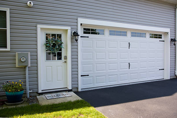 24/7 Emergency Garage Door Panel Replacement experts in Montpelier, IN